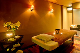 Relax with a massage at the spa Settha Palace Hotel