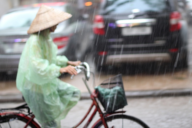 Un vélo sous la pluie