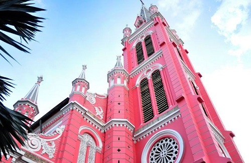 Eglise rose Tan Dinh rue Hai Ba Trung