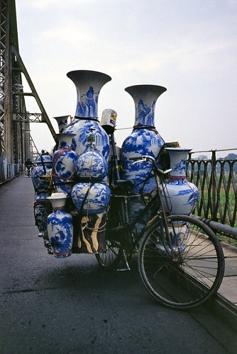 Cargaison de vases au Vietnam