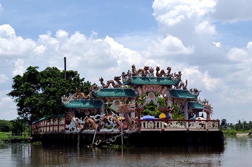 Temple flottant Phu Chau