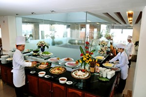 Buffet international au Romance Hotel