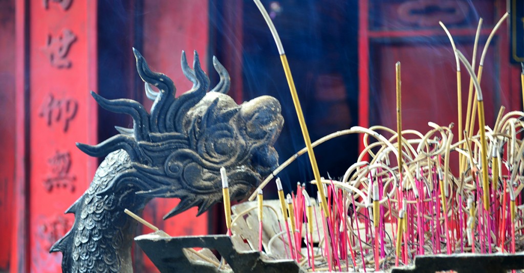 Encens qui brûle au Vietnam